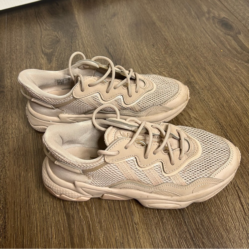 Adidas Women’s Ozweego Mauve Athletic Shoes Size 6 Running Tennis Gym Walking‎
